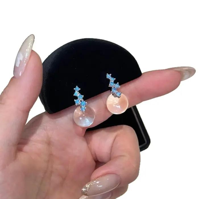 Boucles d'oreilles en perles rondes plaquées d'argent serties de zirconium et cristal pour femmes, bijoux élégants et luxueux pour occasions spéciales