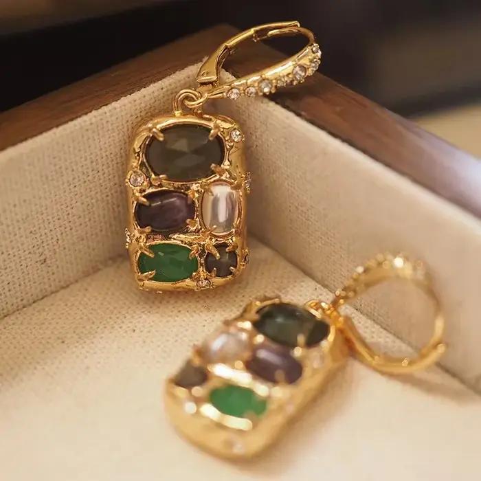 Boucles d'oreilles fines originales Alexis B Buckle avec logo AB, plaqué or 18 carats, améthyste/émeraude/agate, pendantes, luxe, cadeaux pour femmes, bijoux