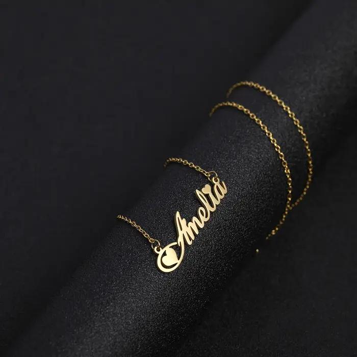 Collier personnalisé avec nom et Logo