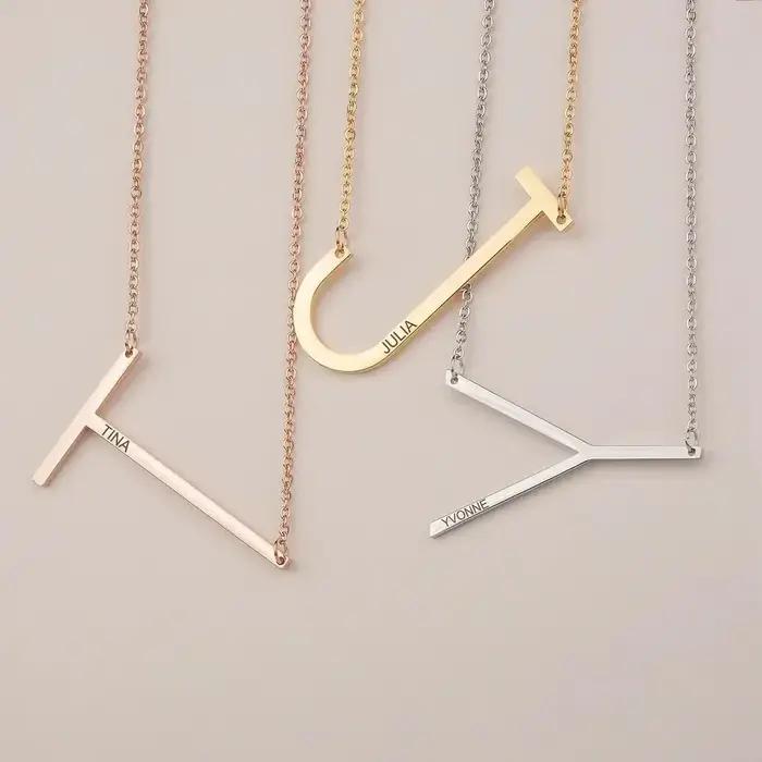 Collier en acier inoxydable avec 26 lettres anglaises