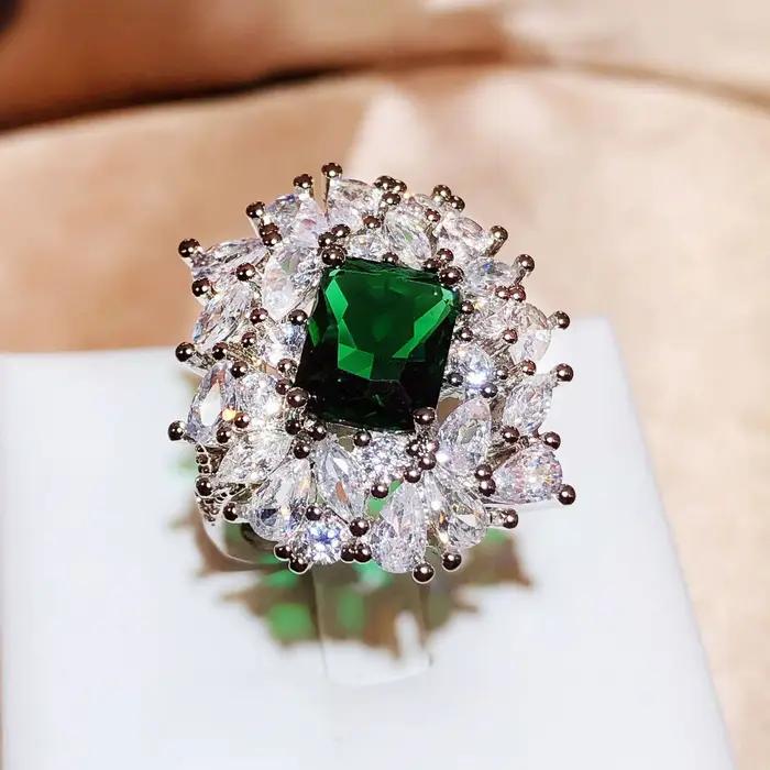 Grande bague ronde en zircon vert pour femme occasion spéciale engagement vintage élégance unique
