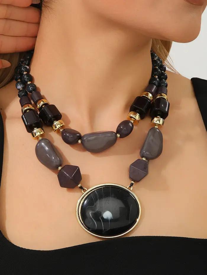 Collier multi-rangs résine acrylique perles ambre noir pendentif or jaune clair bijoux femmes accessoires uniques occasions spéciales tous les jours