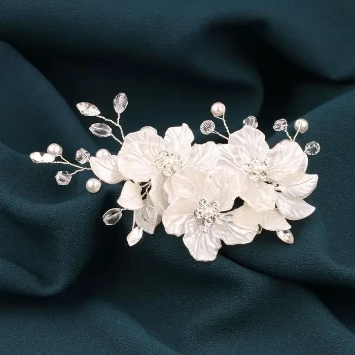 Épingle à cheveux en perles de mariage avec fleur blanche en cristal, bijou de luxe pour femmes, accessoire de cheveux de qualité pour occasions spéciales
