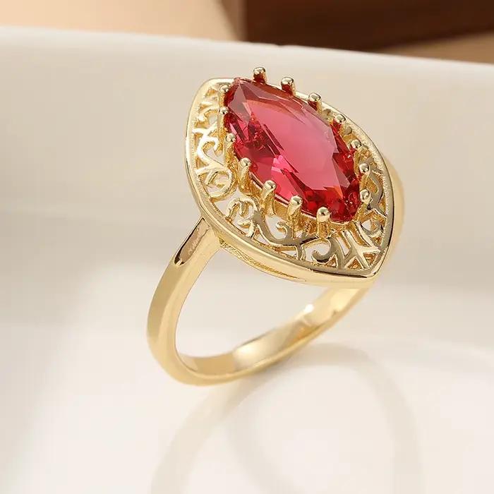 Magnifique bague pour femme en or incrusté de CZ rouge
