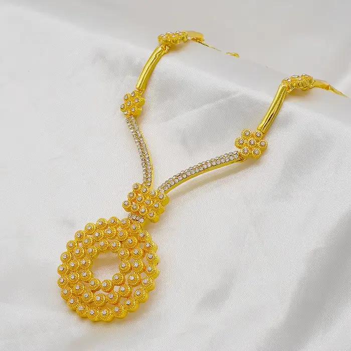 Ensemble de bijoux en alliage de cuivre finition or pour femmes occassions spéciales soirée élégante mariage festive