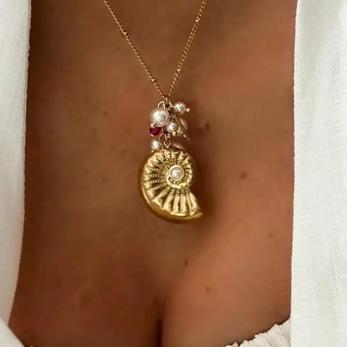 Collier de perles d'eau douce naturelles avec pendentif en coquille en céramique, accessoire populai