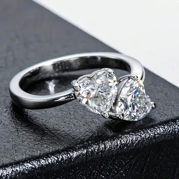 L'anneau réglable en moissanite en argent 925 en forme de cœur de 2 carats est à la mode et simple