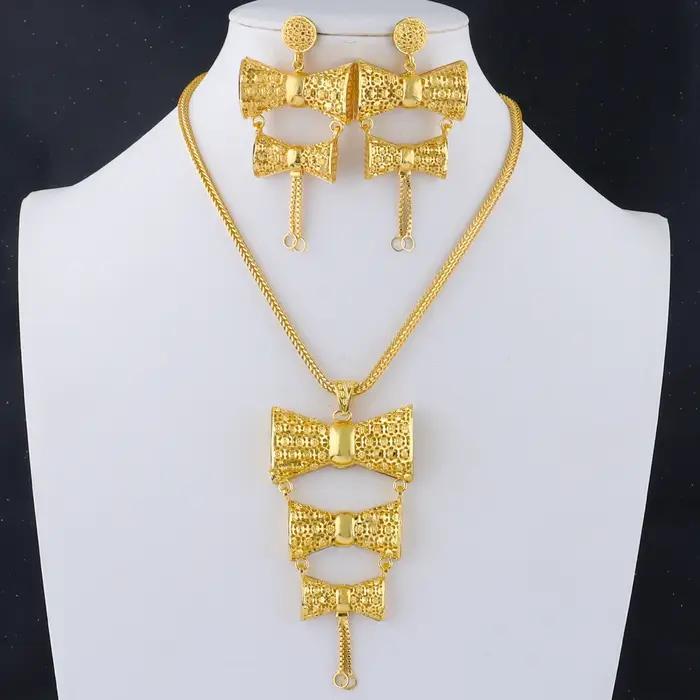 Ensemble de bijoux couleur or 24 carats