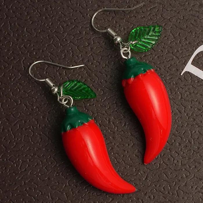 1 paire de boucles d'oreilles pendantes en forme de chili rouge et feuille verte à la mode