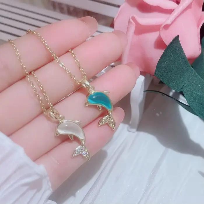 Collier dauphin bleu pour femmes, nouveau sentiment de luxe, élégant, polyvalent, chaîne de clavicule, pendentif, bijoux, 2022