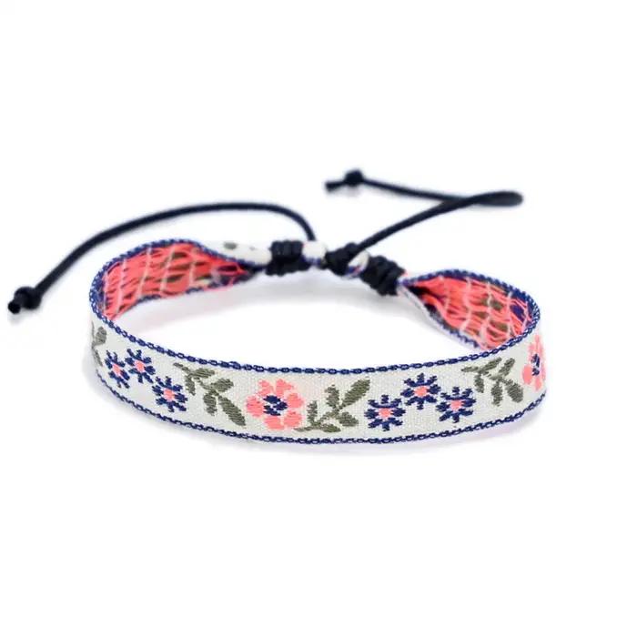 Bracelet en corde tressée à motif de feuille d'érable