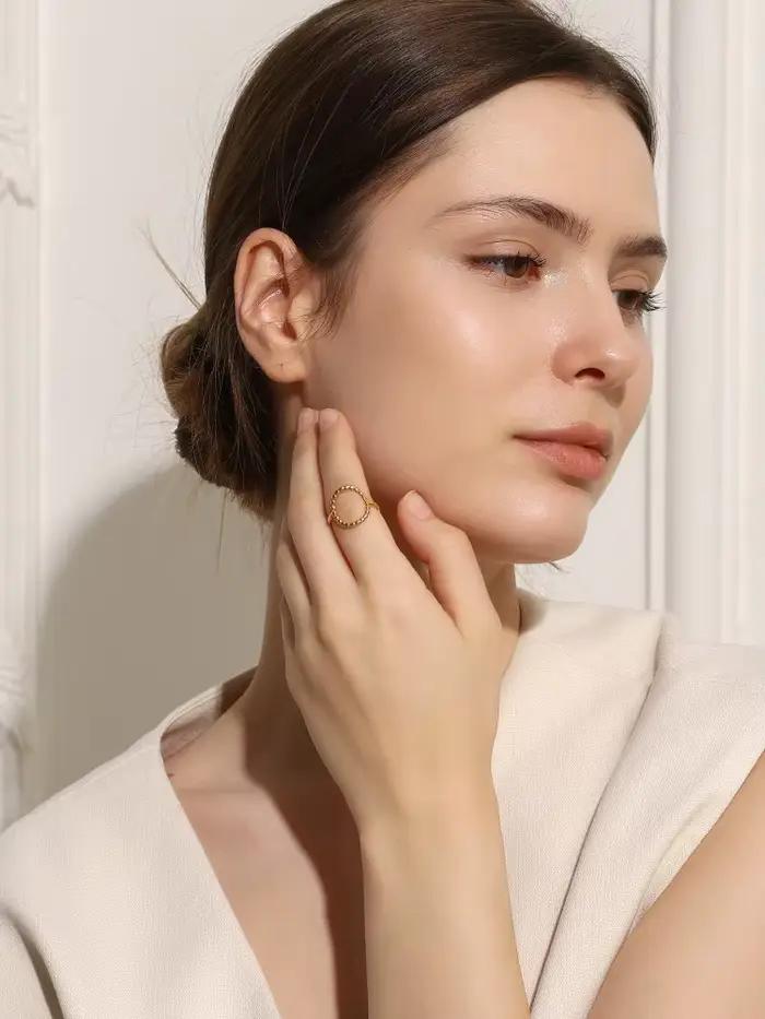 Bague circulaire en perles creuses femme minimaliste plaqué or 18 carats pour anniversaire et occasions spéciales