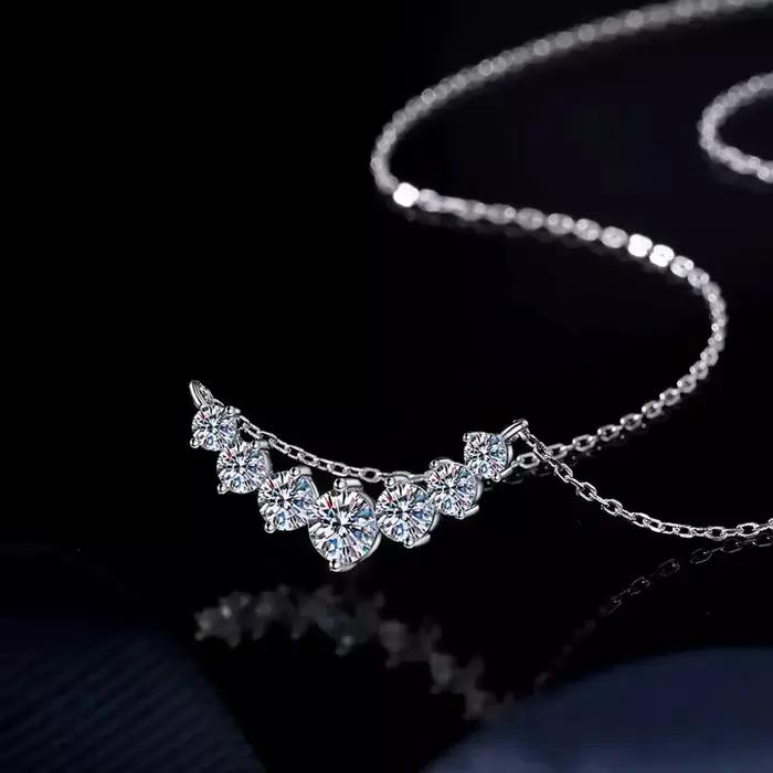 NANA VIVI Collier élégant et scintillant pour femme, accessoire de bijouterie