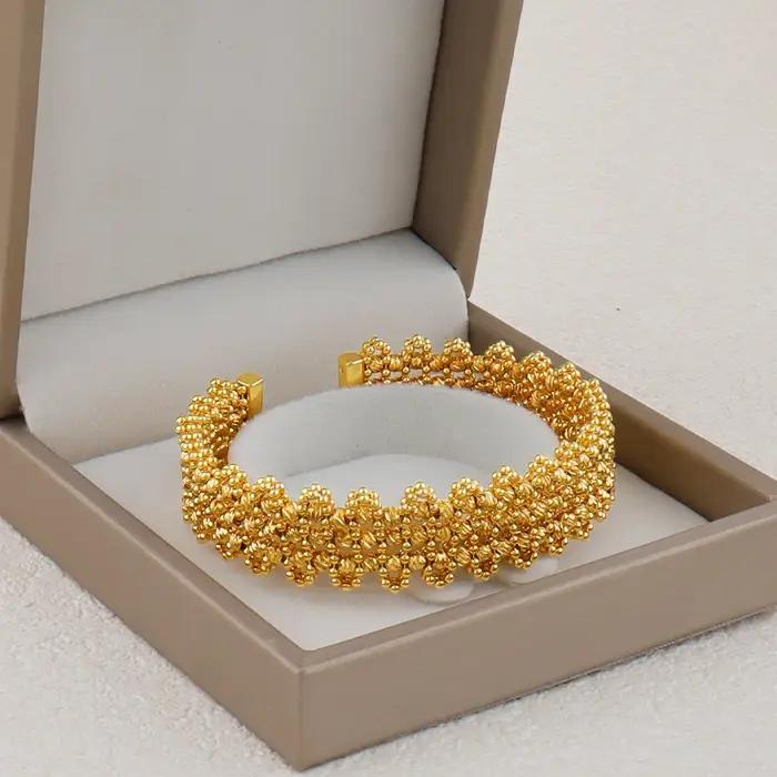 Ensemble collier ras-de-cou et boucles d'oreilles entièrement perlés pour mariée de Dubaï