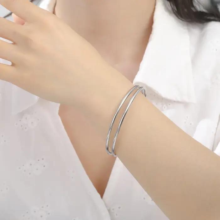 Bracelet Boho Cooltime en acier inoxydable pour femmes avec ouvertures minimalistes et finitions plaquées or rhodium pour occasions spéciales