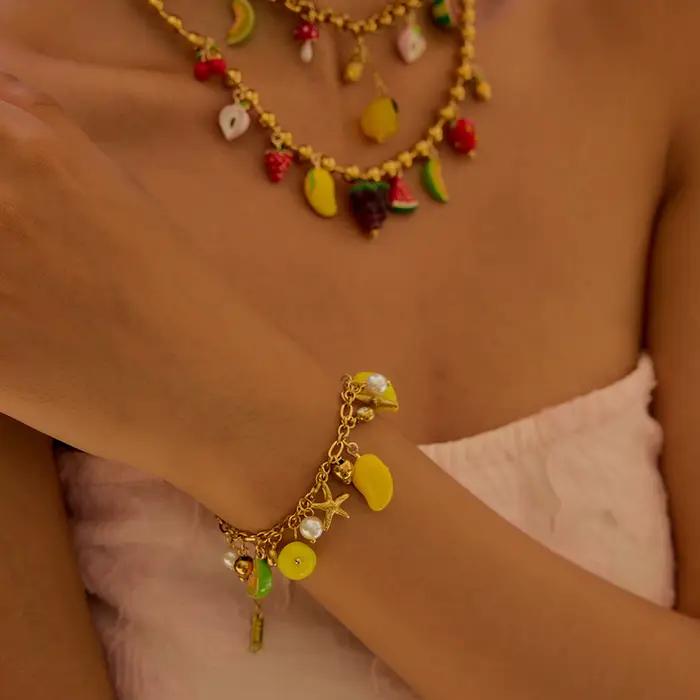 Bracelet à breloques en acier inoxydable avec motifs fruits exotiques et étoiles de mer pour femmes style moderne à offrir occasions spéciales