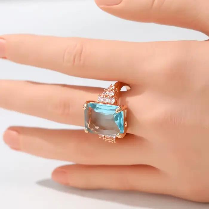 Bague de fiançailles carrée pour femmes, incrustation de zircon synthétique, luxe léger et style grandiose, bijoux de fête et de banquet