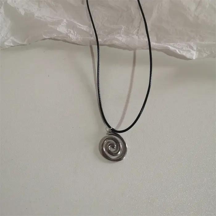 Collier avec pendentif Vortex en spirale Vintage pour femmes