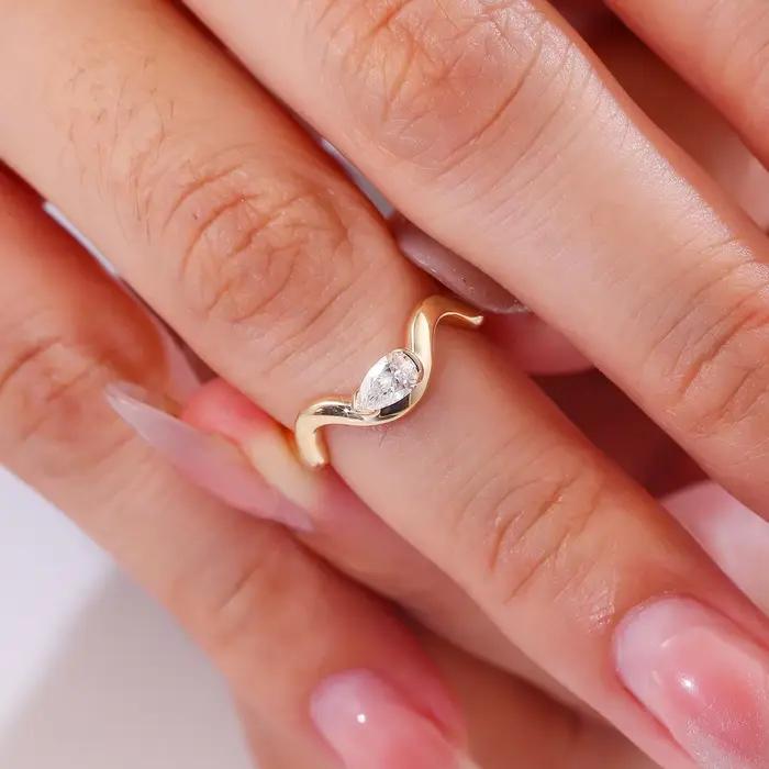 Bague de fiançailles exquise en or rose 14 carats avec zircon blanc pour femmes et filles