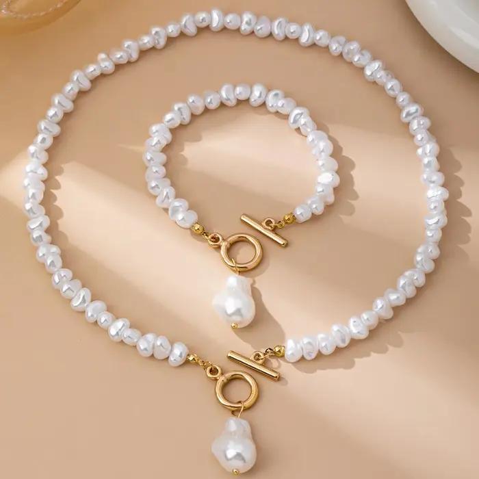 Ensemble élégant de collier de perles rétro et d'accessoires pour les mains avec chaîne dorée