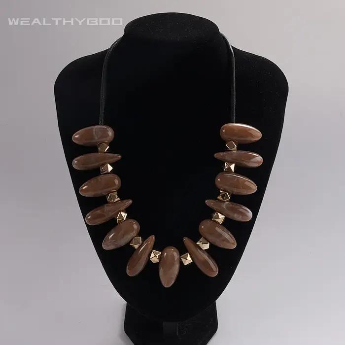 Collier ras du cou en pierre marbrée marron pour femmes, cordon noir, clous dorés, accessoire de bijoux de fête quotidien à la mode