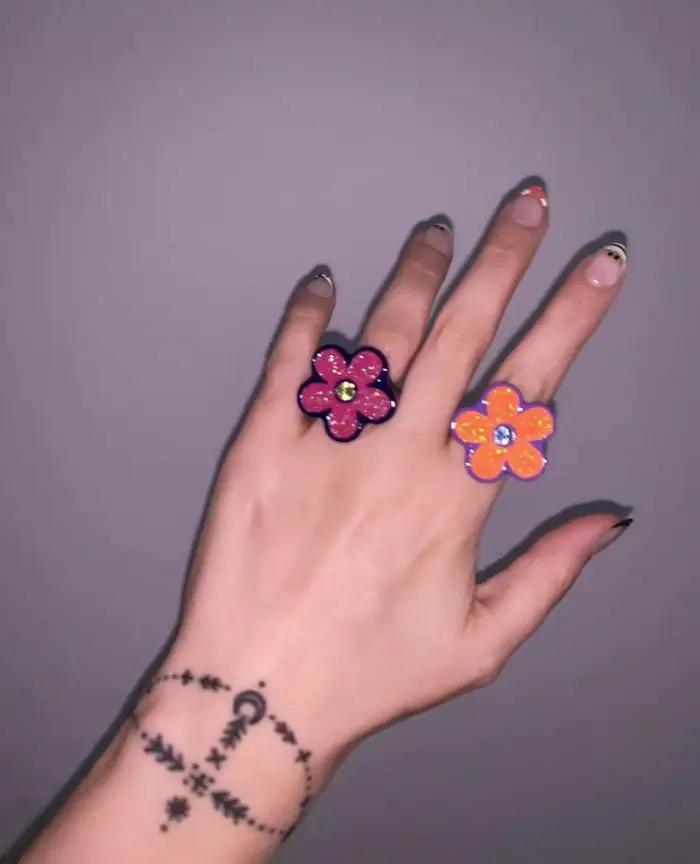 Bagues à fleurs en émail à paillettes colorées