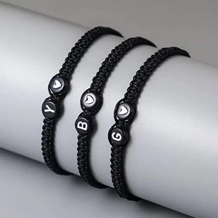 Bracelet Tressé avec Initiales Personnalisables A-Z pour Femmes et Adolescentes Cadeau d'Anniversaire ou Remise de Diplôme Bijou Unique