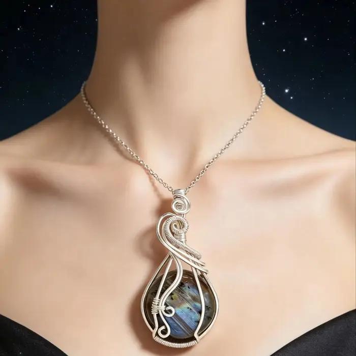 Pendentif Labradorite Arc-en-Ciel Pierres Précieuses Collier Naturel Cuivre Femme Occasions Spéciales