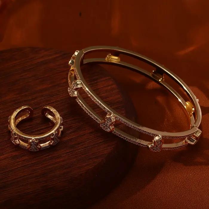 Ensemble bague et bracelet plaqué or avec nœud et zircons, parure de bijoux assortie en cristal pavé