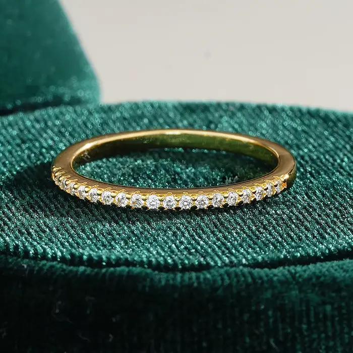 Bague en or 18 carats sertie de Moissanite pierre principale brillante pour femmes occasions spéciales à offrir pour fête de mariage cadeau