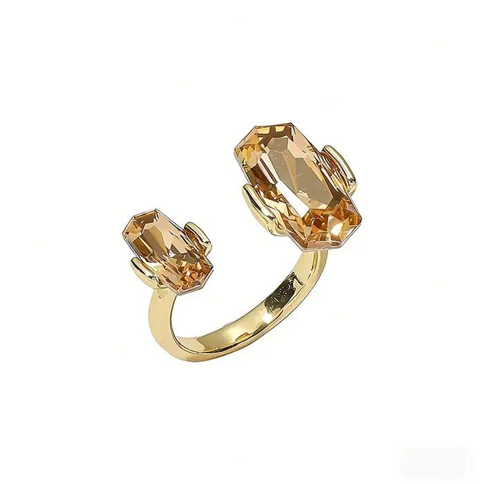 Bague en plaqué or 18 carats cristal champagne design moderne pour femmes occasions spéciales partys soirée de gala elegance