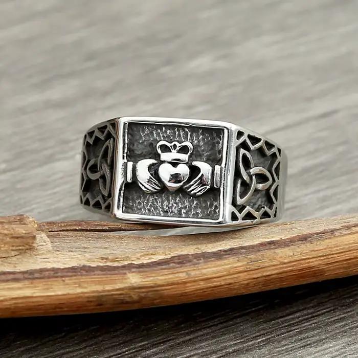 Bague Claddagh en acier inoxydable antique pour homme et femme, symbole de mariage et de couple, cadeau pour mariage, anniversaire et autres occasions spéciales