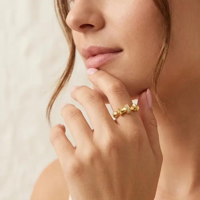 Bague élégante plaquée or pour femme avec zircon cubique