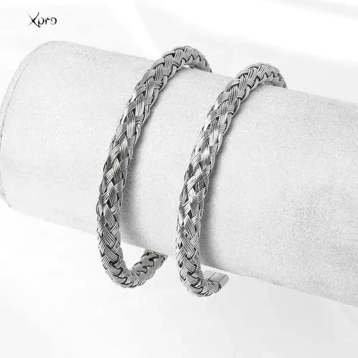 Bracelets torsadés à breloques tendance pour femmes