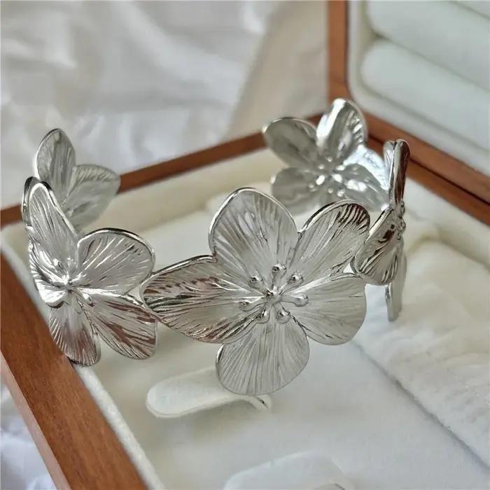 LATS – Bracelet à fleurs larges