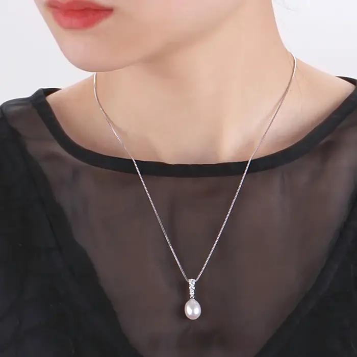 Collier pendentif en perles d'eau douce naturelles blanches pour femmes