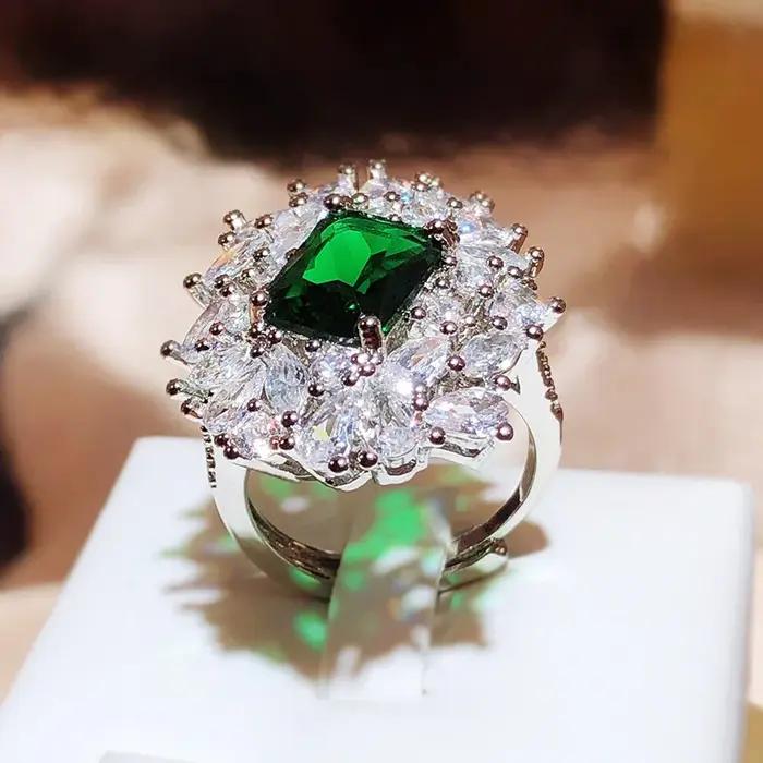 Grande bague ronde en zircon vert pour femme occasion spéciale engagement vintage élégance unique
