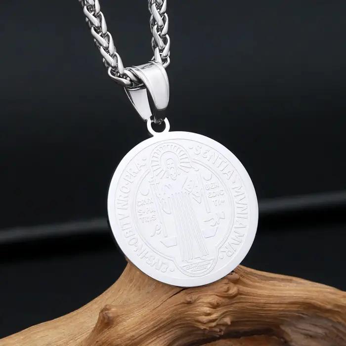 Collier pendentif Saint benoît catholique Vintage