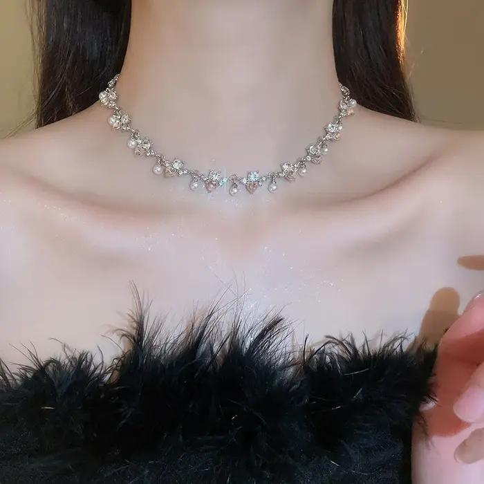 Collier ras du cou en strass ronds en forme de cœur pour femme