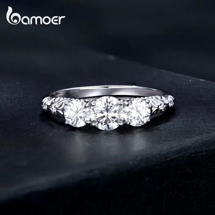 BAMOER 1.1CTTW Bague ronde Moissanite pour femme, bague de fiançailles en argent sterling 925 plaqué or blanc couleur D VVS1 Lab Diamond