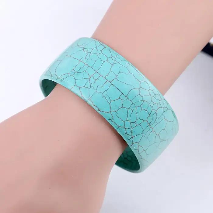 Bracelet rond synthétique-turquoise élégant pour femmes occasions spéciales design classique tendance accessorisé par or style simple pour tenues de costume