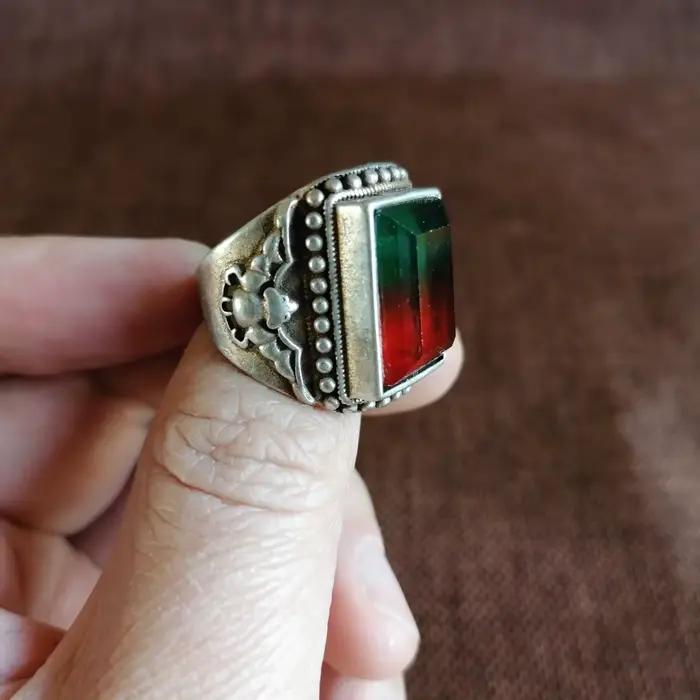 Bague en argent vieilli incrustée de tourmaline, support de bague carré effet glace, bague ethnique tibétaine vintage en argent