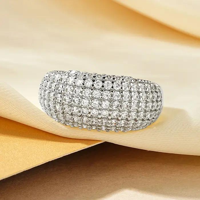 Bague de fête vintage plaquée or 14K sertie de zirconium blanc élégante pour femmes et hommes occasions spéciales anniversaires cérémonies de remises de diplômes soirées de gala voyages moments importants