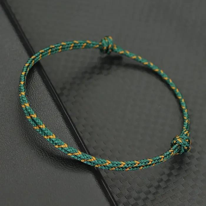 Bracelet en corde colorée ethnique tissé à la main