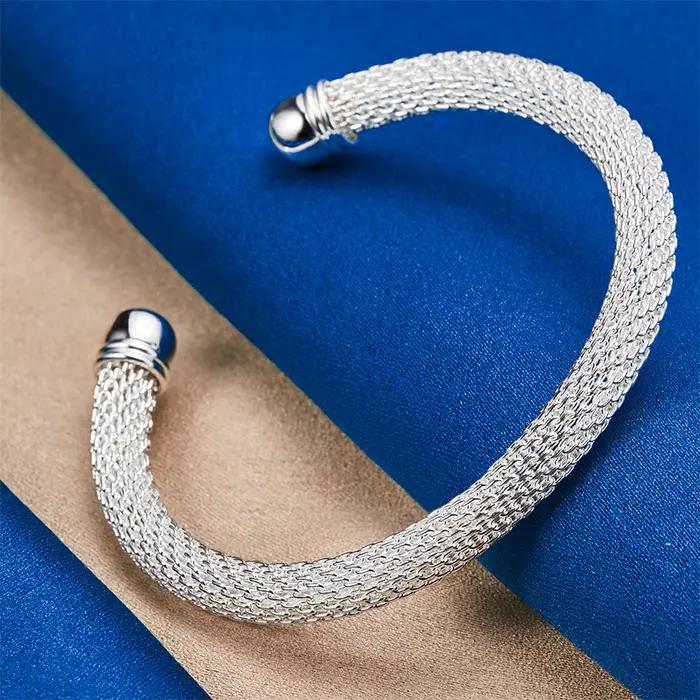 Bracelet ouvert en maille tissée exquise en argent sterling 925 pour femmes, idéal pour les soirées et les mariages.