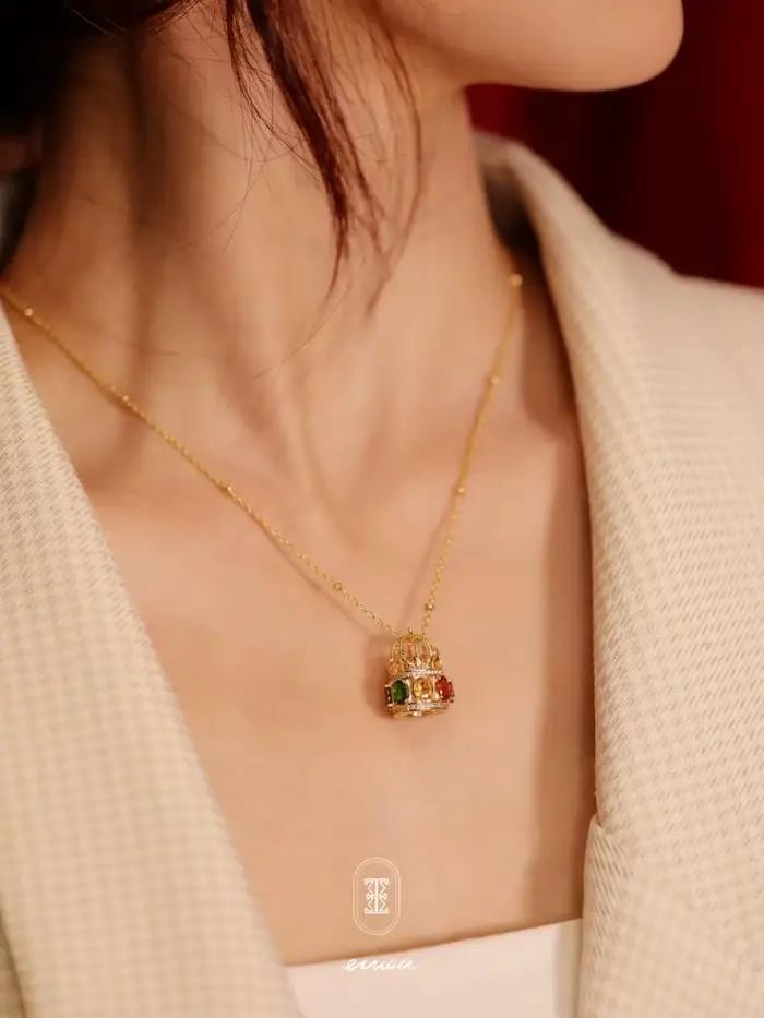 Collier carrousel français rétro couleur naturelle zirconium exquis haut de gamme chaîne de clavicule collier cadeau