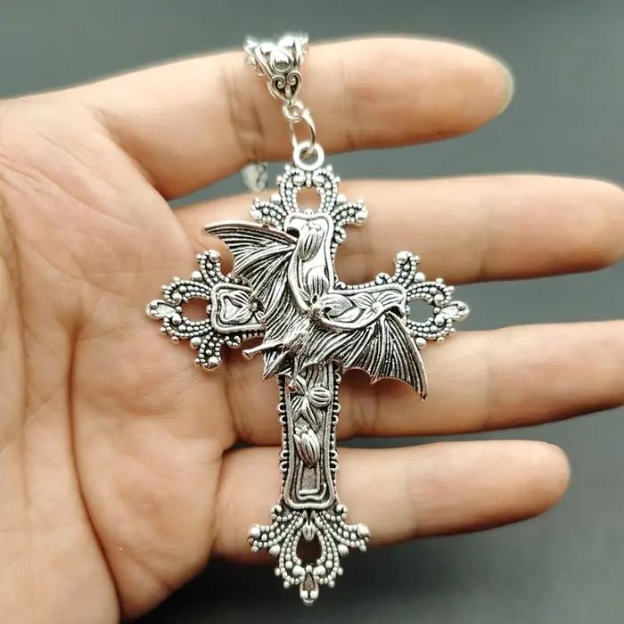 Grand collier croix chauve-souris pendentif filigrane florale style gothique vintage victorien super cadeau pour son amulette de protection