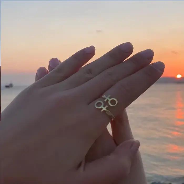 Bague CEYAWEI en acier inoxydable avec plaquage or 18 carats, symbole de Vénus pour femmes, bijou de fierté lesbienne, élégant pour occasions spéciales