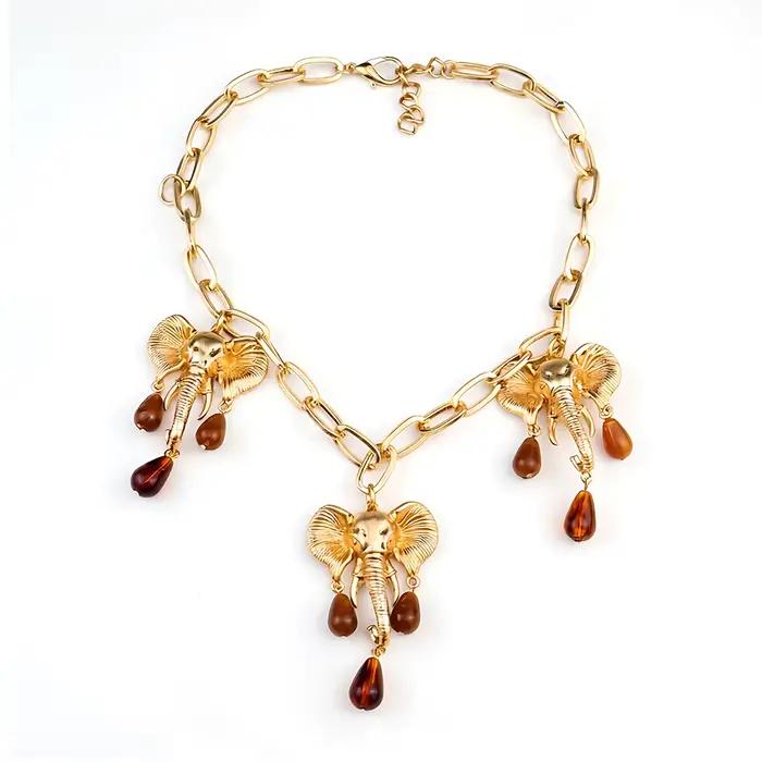 Élégant pendentif éléphant porte-bonheur, collier ras-du-cou en chaîne dorée, quatre breloques éléph