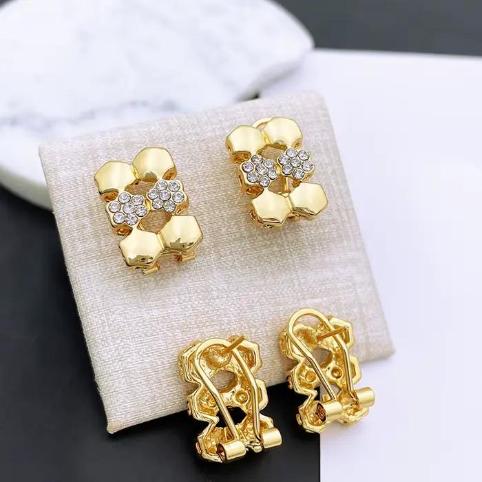 Ensemble de bijoux doré pour femmes collier boucles d'oreilles bague bracelet mode occasions spéciales